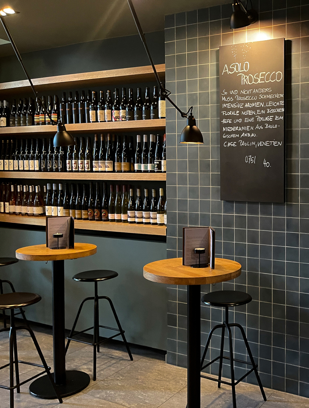 VIA_Zementfliese_Uniplatte_44_Weinschirn_Bar_Theke_scaled_high