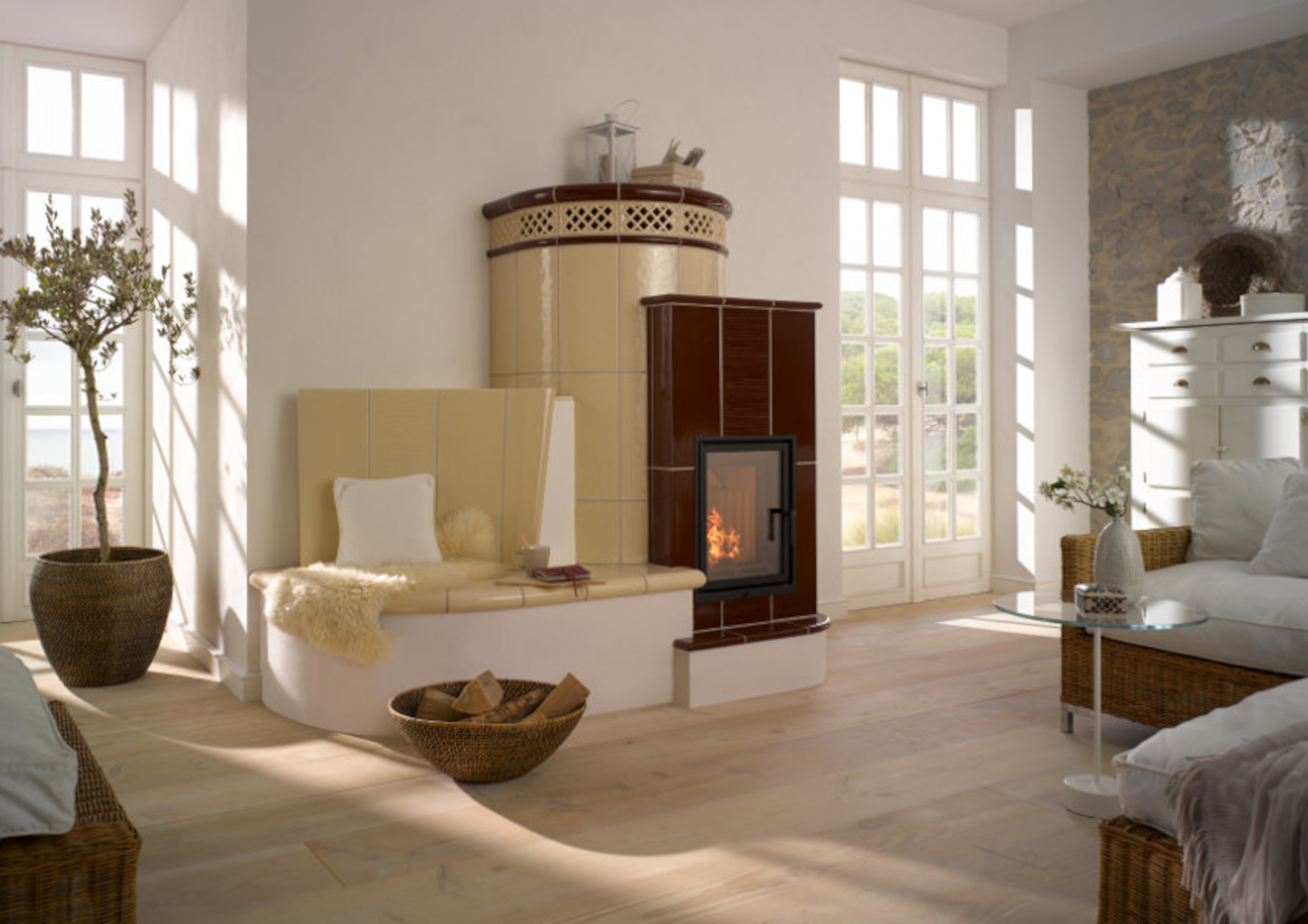 hagos-warmluftkachelofen-mit-brauner-keramik_scaled